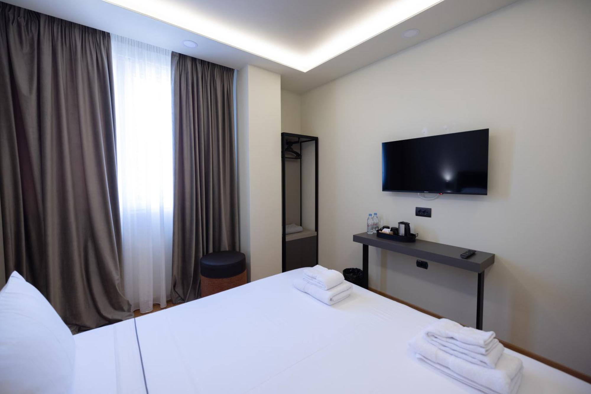 Green Boutique Hotel Vlore Exterior photo